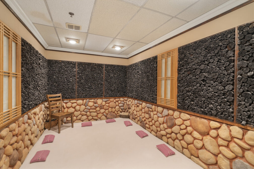 Tacoma - Sand & Charcoal FIR Room